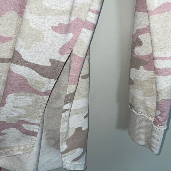 Z Supply Dusty Pink Camo Vneck Weekender Pullover Sz XS - Picture 8 of 9